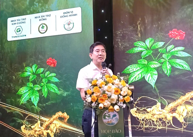 Nhà báo Trương Duy Hòa, Phó Giám đốc Trung tâm Truyền hình Việt Nam khu vực miền Trung - Tây nguyên (VTV8), đại diện Ban Tổ chức giới thiệu Lễ hội Sâm Ngọc Linh và Dược liệu quốc tế Đà Nẵng 2026 tại buổi họp báo. Nhà báo Trương Duy Hòa, Phó Giám đốc Trung tâm Truyền hình Việt Nam khu vực miền Trung - Tây nguyên (VTV8), đại diện Ban Tổ chức giới thiệu Lễ hội Sâm Ngọc Linh và Dược liệu quốc tế Đà Nẵng 2026 tại buổi họp báo.