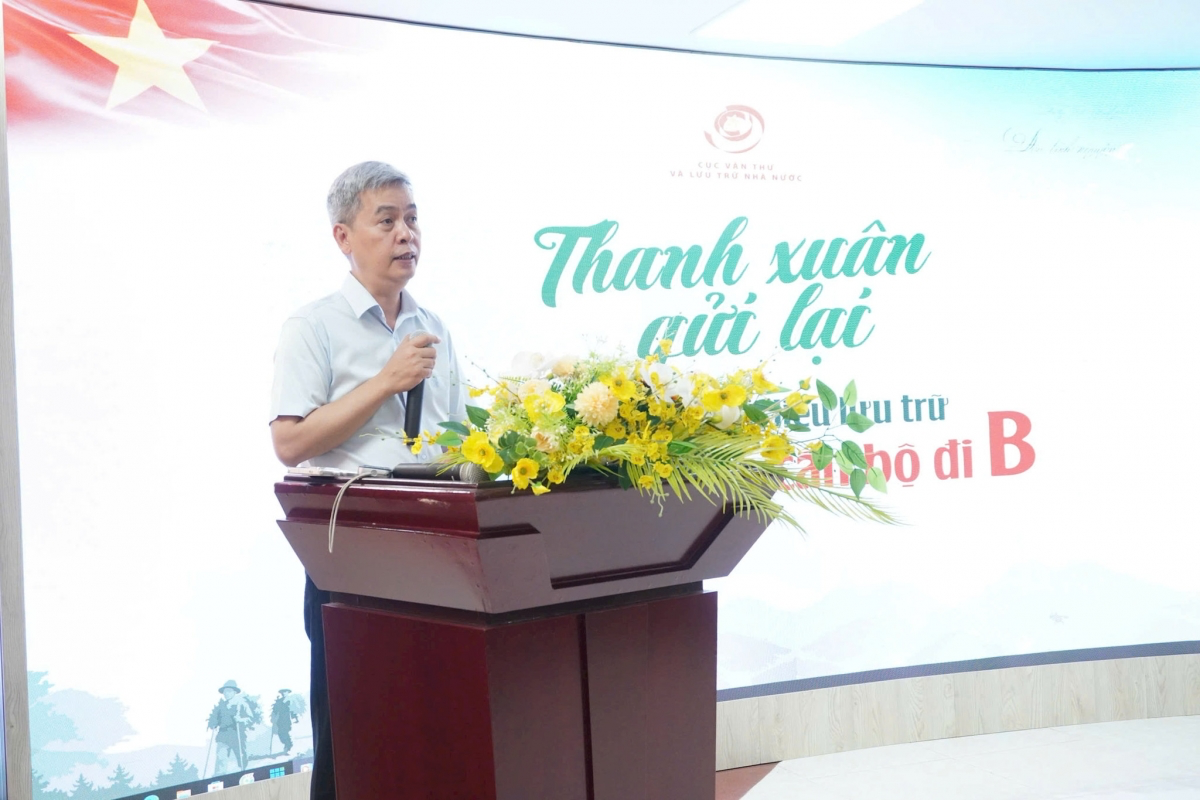 Trưng bày tài liệu lưu trữ và kỷ vật của cán bộ đi B "Thanh xuân gửi lại"