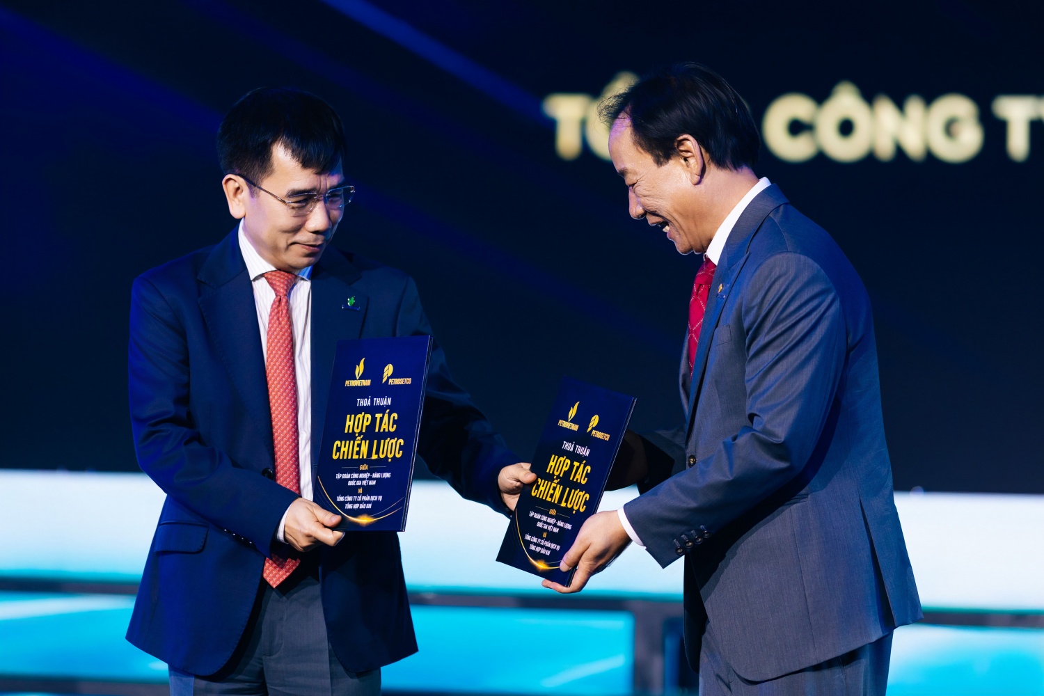 Cơ chế hợp t&aacute;c hai chiều tạo điều kiện để PETROSETCO tham gia cung cấp c&aacute;c dịch vụ thế mạnh cho hệ sinh th&aacute;i Petrovietnam, đồng thời tăng cường sử dụng sản phẩm, h&agrave;ng h&oacute;a v&agrave; dịch vụ của Tập đo&agrave;n v&agrave; c&aacute;c đơn vị th&agrave;nh vi&ecirc;n