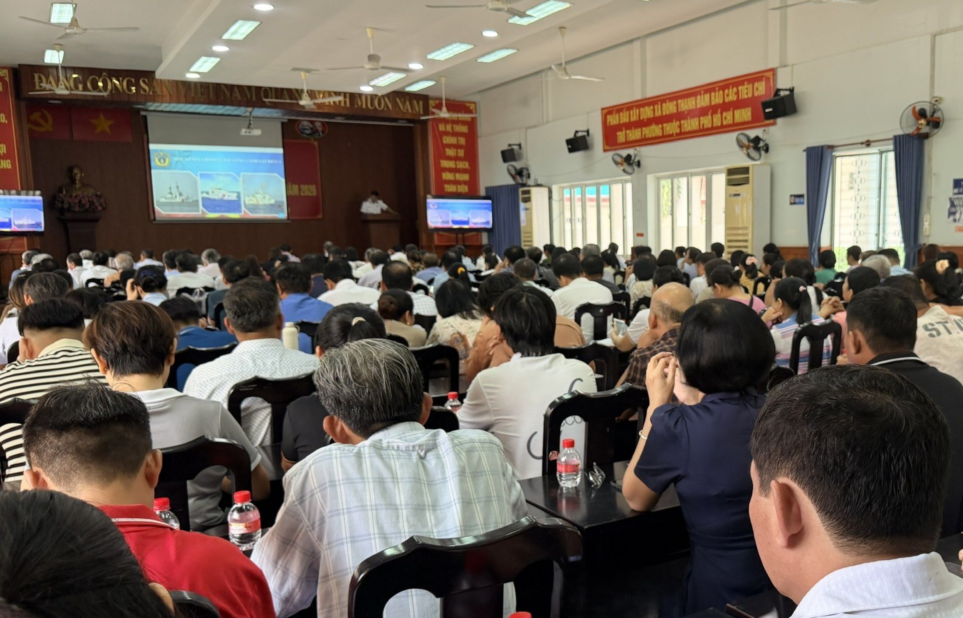 Quang cảnh buổi tuy&ecirc;n truyền