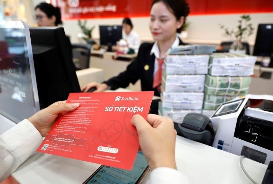 Ngân hàng Nhà nước nâng hạn mức chi trả bảo hiểm tiền gửi lên 350 triệu đồng/người tại một tổ chức tham gia bảo hiểm tiền gửi, góp phần tăng cường bảo vệ quyền lợi người gửi tiền và củng cố niềm tin vào hệ thống ngân hàng. (Ảnh minh họa - Nguồn Internet) Ngân hàng Nhà nước nâng hạn mức chi trả bảo hiểm tiền gửi lên 350 triệu đồng/người tại một tổ chức tham gia bảo hiểm tiền gửi, góp phần tăng cường bảo vệ quyền lợi người gửi tiền và củng cố niềm tin vào hệ thống ngân hàng. (Ảnh minh họa - Nguồn Internet)