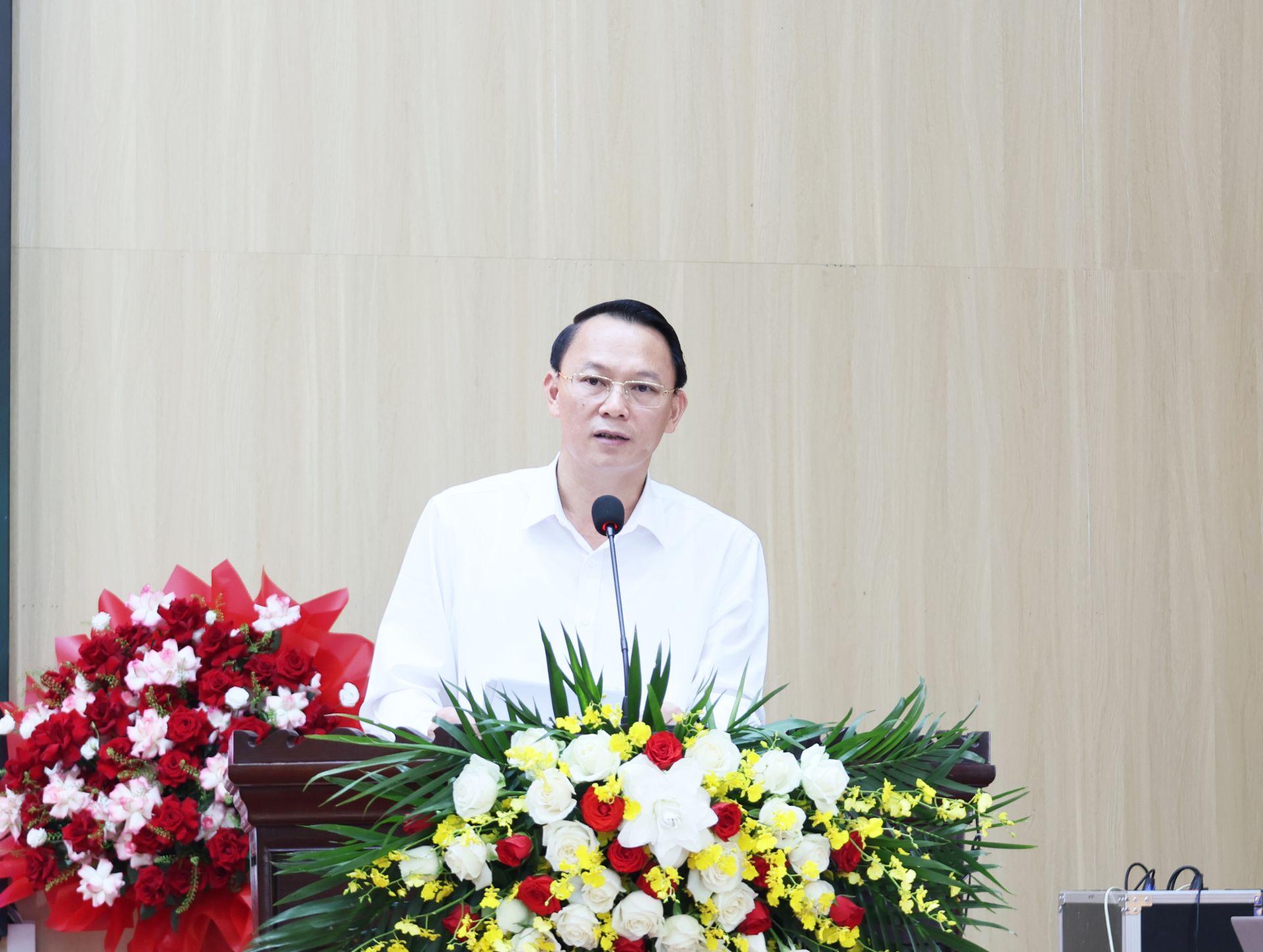 Phó Bí thư Đảng uỷ, Chủ tịch UBND phường Nguyễn Văn Thường điều hành tham luận tại Hội nghị. Phó Bí thư Đảng uỷ, Chủ tịch UBND phường Nguyễn Văn Thường điều hành tham luận tại Hội nghị.