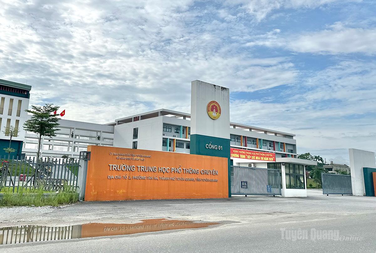 Khởi tố thêm một giáo viên Trường THPT Chuyên Tuyên Quang