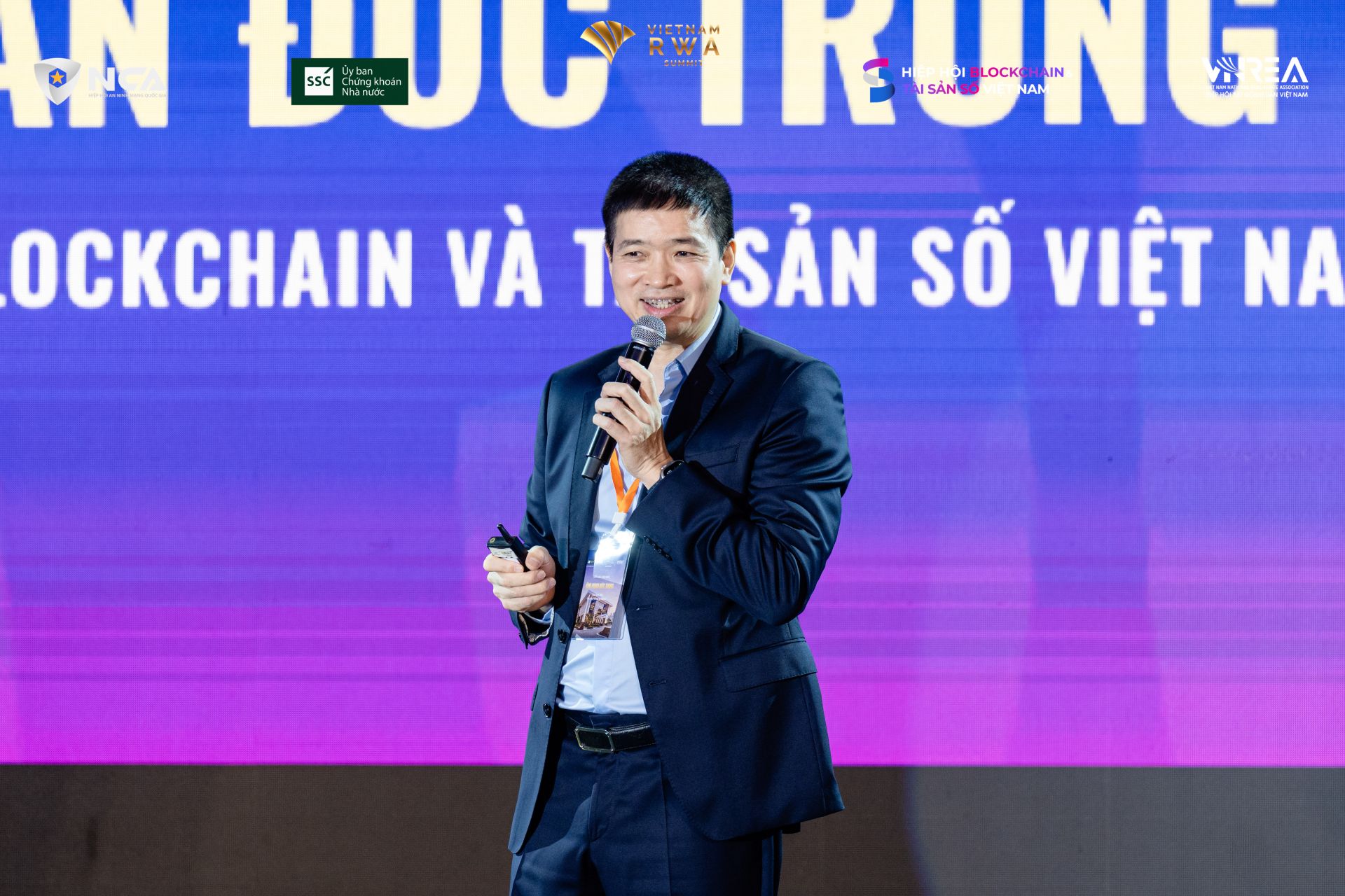 Ông Phan Đức Trung, Chủ tịch Hiệp hội Blockchain và Tài sản số Việt Nam (VBA), chia sẻ về yêu cầu xây dựng hạ tầng niềm tin cho thị trường tài sản số. Ông Phan Đức Trung, Chủ tịch Hiệp hội Blockchain và Tài sản số Việt Nam (VBA), chia sẻ về yêu cầu xây dựng hạ tầng niềm tin cho thị trường tài sản số.