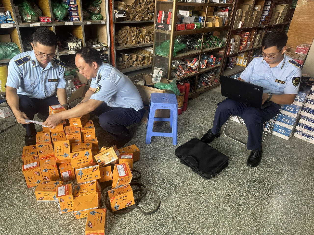 Cao Bằng: Tạm giữ lô phụ tùng xe máy không rõ nguồn gốc xuất xứ
