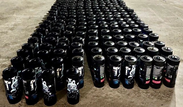 Công an TP. Đà Nẵng: Bắt giữ 2 người đàn ông đang bốc dỡ số lượng lớn bình khí cười