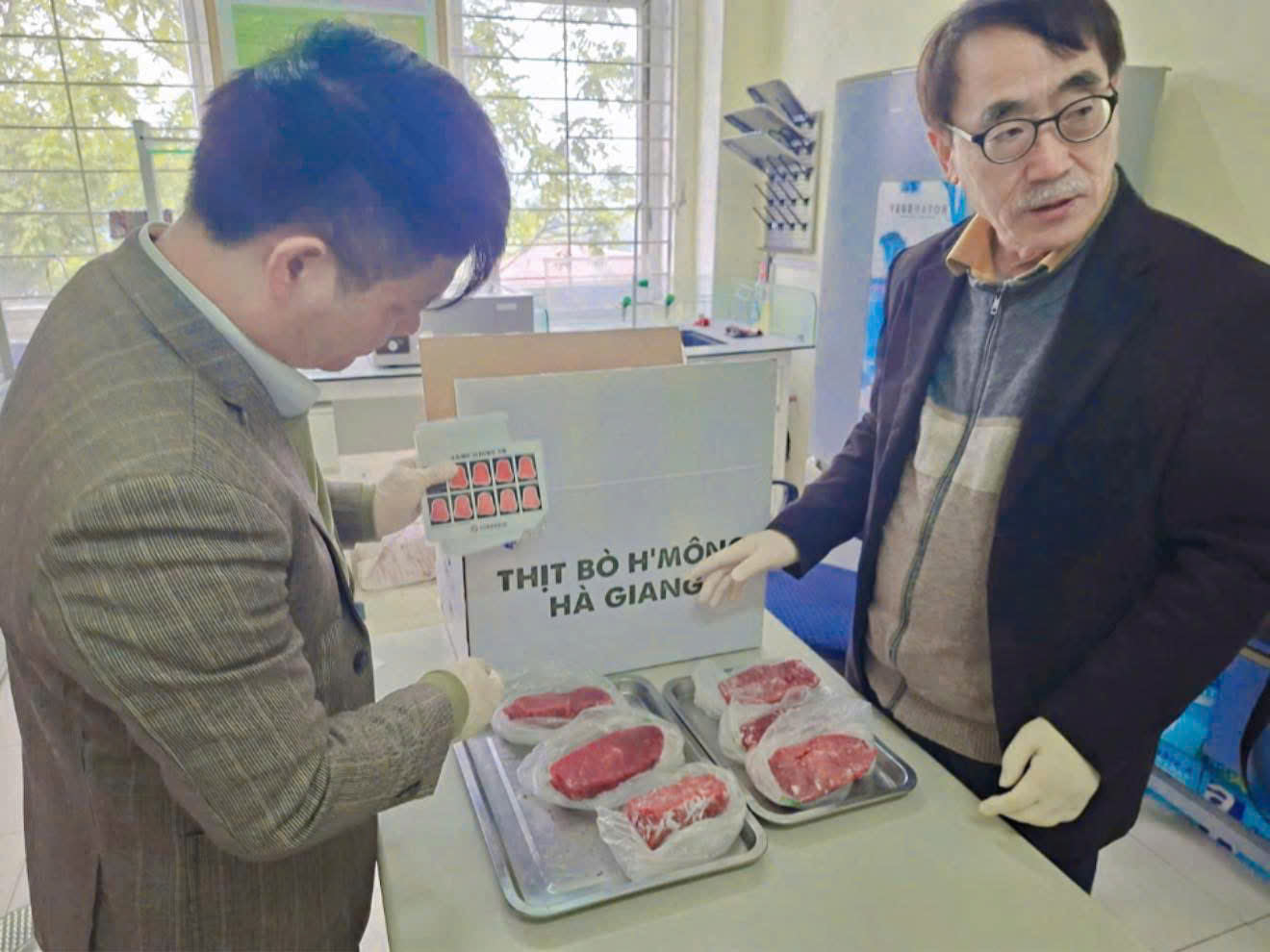 Sự công nhận về chất lượng nguồn gen và giá trị thương phẩm đã được khẳng định chính thức khi thịt bò H'Mông được cấp chứng nhận chỉ dẫn địa lý Hà Giang năm 2019 Sự công nhận về chất lượng nguồn gen và giá trị thương phẩm đã được khẳng định chính thức khi thịt bò H'Mông được cấp chứng nhận chỉ dẫn địa lý Hà Giang năm 2019