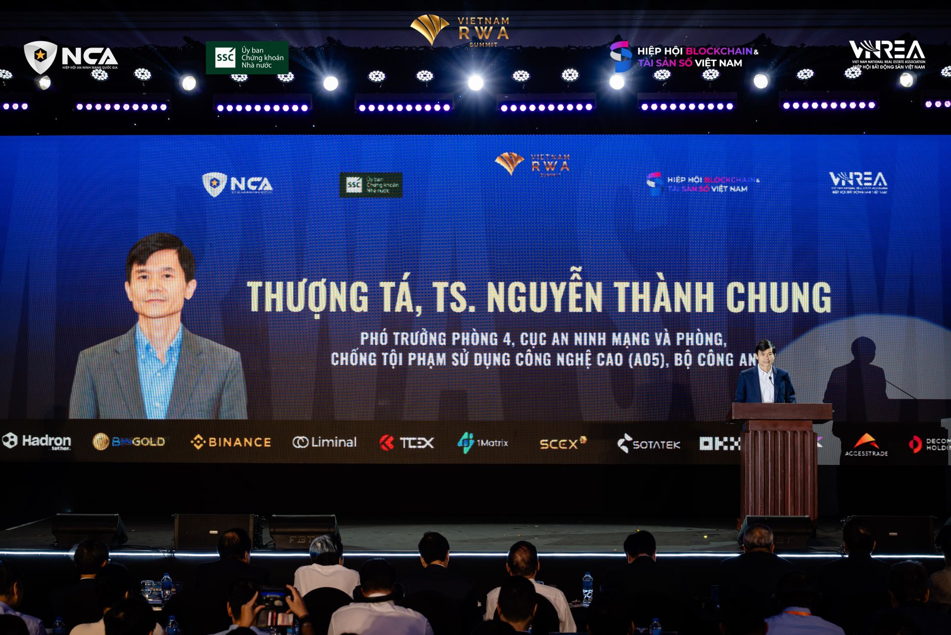 Thượng tá, TS. Nguyễn Thành Chung, A05, Bộ Công an, chia sẻ về rủi ro an ninh mạng trong lĩnh vực tài sản mã hóa. Thượng tá, TS. Nguyễn Thành Chung, A05, Bộ Công an, chia sẻ về rủi ro an ninh mạng trong lĩnh vực tài sản mã hóa.