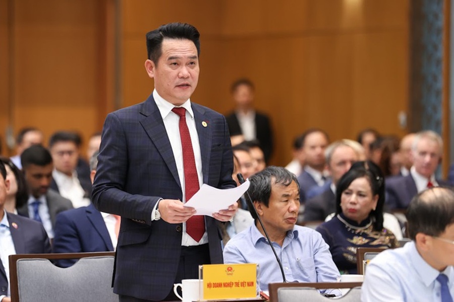 Ông Đặng Hồng Anh - Chủ tịch Hội Doanh nhân trẻ Việt Nam, nêu kiến nghị - Ảnh: VGP/Nhật Bắc Ông Đặng Hồng Anh - Chủ tịch Hội Doanh nhân trẻ Việt Nam, nêu kiến nghị - Ảnh: VGP/Nhật Bắc