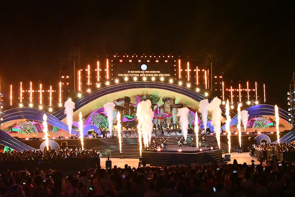 Một cảnh trong Lễ khai mạc Festival Biển Kh&aacute;nh H&ograve;a 2026