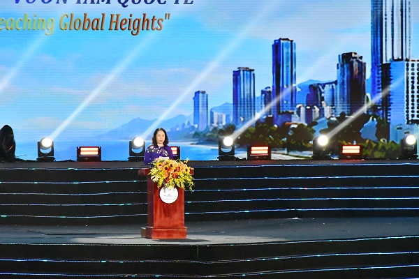 B&agrave; V&otilde; Thị &Aacute;nh Xu&acirc;n, B&iacute; thư Trung ương Đảng, Ph&oacute; Chủ tịch nước Cộng h&ograve;a x&atilde; hội Chủ nghĩa Việt Nam đ&atilde; ph&aacute;t biểu chỉ đạo v&agrave; ch&uacute;c mừng