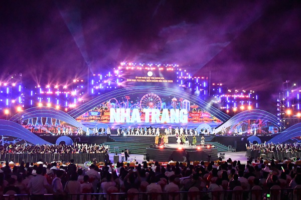 Một cảnh trong Lễ khai mạc Festival Biển Kh&aacute;nh H&ograve;a 2026