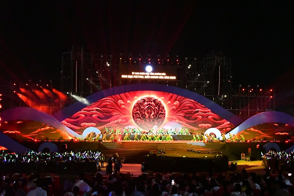 Một cảnh trong Lễ khai mạc Festival Biển Kh&aacute;nh H&ograve;a 2026