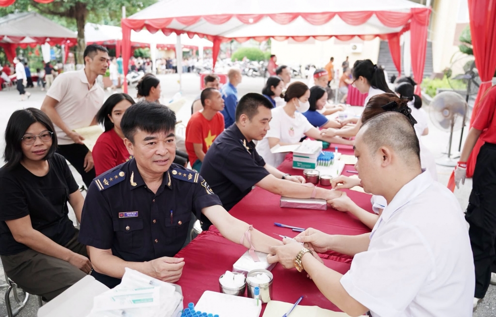 Công chức, người lao động Hải quan khu vực VI tham gia hiến máu tình nguyện