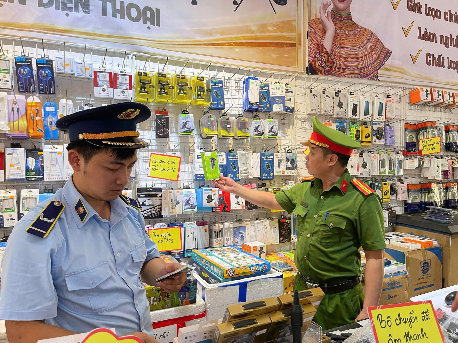 Lạng Sơn: Đội Quản lý thị trường số 4 tăng cường phối hợp chống hàng giả, hàng nhái