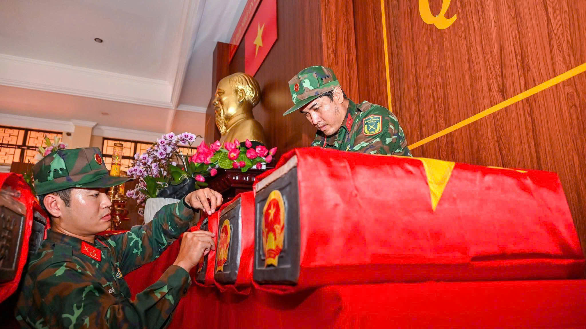 Hiện đã có 96 hài cốt liệt sĩ cùng 2 bộ hài cốt liệt sĩ tập thể tại khu vực Công viên Lê Thị Riêng được tìm thấy. Ảnh: VT Hiện đã có 96 hài cốt liệt sĩ cùng 2 bộ hài cốt liệt sĩ tập thể tại khu vực Công viên Lê Thị Riêng được tìm thấy. Ảnh: VT