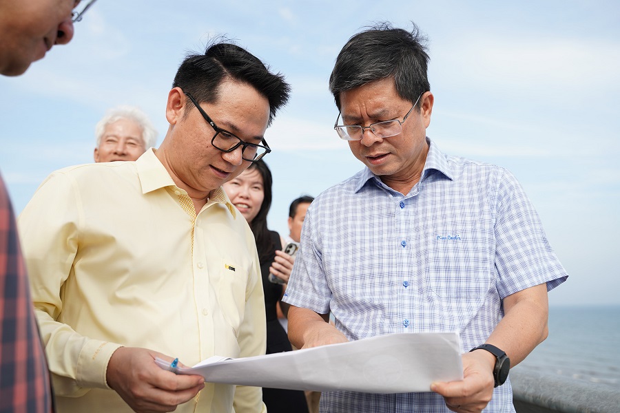 Phó Chủ tịch UBND tỉnh Nguyễn Hồng Hải cùng các thành viên trong Đoàn công tác của BCONS trực tiếp khảo sát một số dự án UBND tỉnh đang tập trung kêu gọi, thu hút đầu tư trên địa bàn. Phó Chủ tịch UBND tỉnh Nguyễn Hồng Hải cùng các thành viên trong Đoàn công tác của BCONS trực tiếp khảo sát một số dự án UBND tỉnh đang tập trung kêu gọi, thu hút đầu tư trên địa bàn.