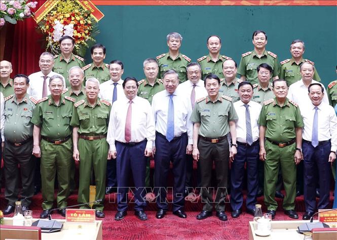 Tổng Bí thư, Chủ tịch nước Tô Lâm và các đại biểu. Ảnh: Thống Nhất/TTXVN Tổng Bí thư, Chủ tịch nước Tô Lâm và các đại biểu. Ảnh: Thống Nhất/TTXVN