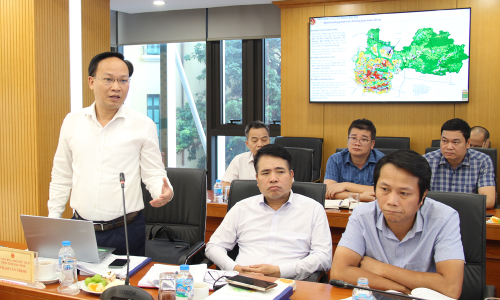 Phó Chủ tịch UBND tỉnh Phạm Văn Thịnh phát biểu tại hội nghị. Phó Chủ tịch UBND tỉnh Phạm Văn Thịnh phát biểu tại hội nghị.