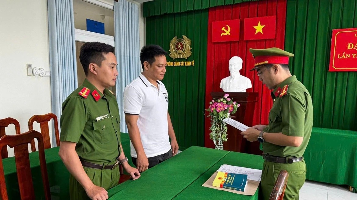 Vĩnh Long: Khởi tố vụ án buôn bán hơn 1.500 sản phẩm giả mạo nhiều thương hiệu nổi tiếng