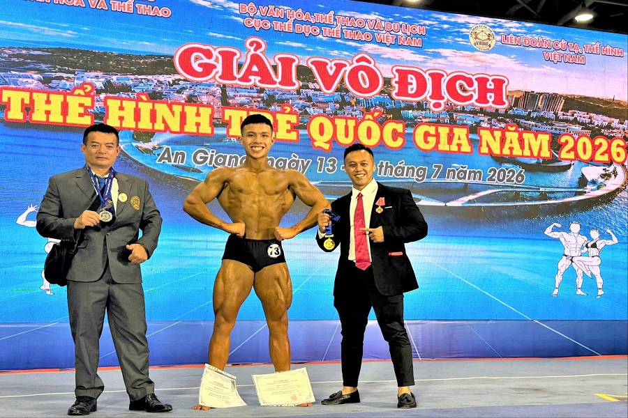 VĐV Trần Nhất Duy cùng HLV Phù Tường Linh (bên trái) tại giải. VĐV Trần Nhất Duy cùng HLV Phù Tường Linh (bên trái) tại giải.