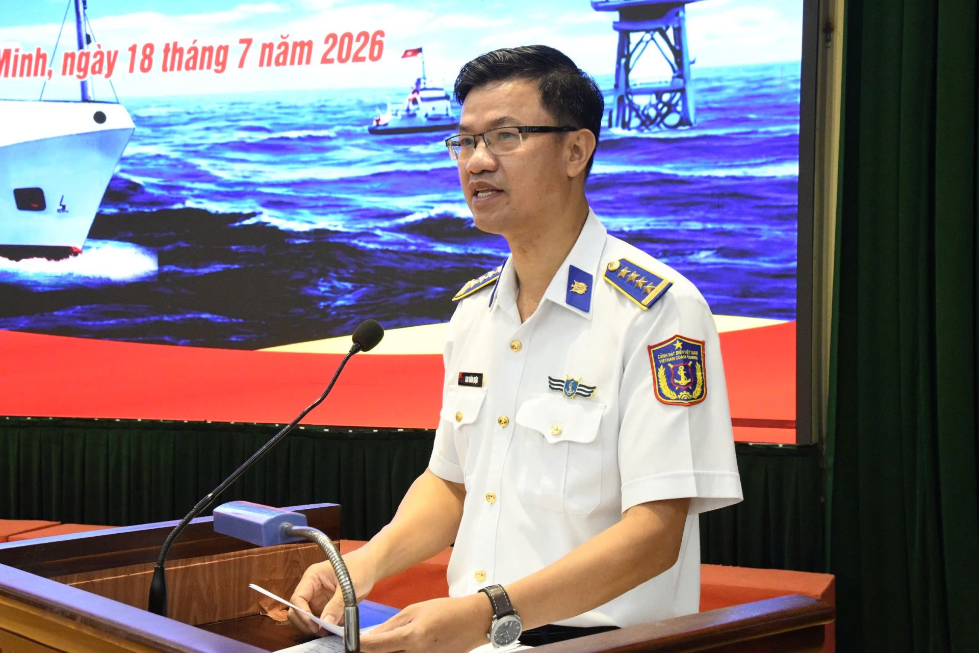 13. Đại tá Cao Xuân Quận - Ủy viên Ban Thường vụ Đảng ủy, Phó Chính ủy, Bộ Tư lệnh Vùng Cảnh sát biển 3 phát biểu tại buổi giao lưu 13. Đại tá Cao Xuân Quận - Ủy viên Ban Thường vụ Đảng ủy, Phó Chính ủy, Bộ Tư lệnh Vùng Cảnh sát biển 3 phát biểu tại buổi giao lưu