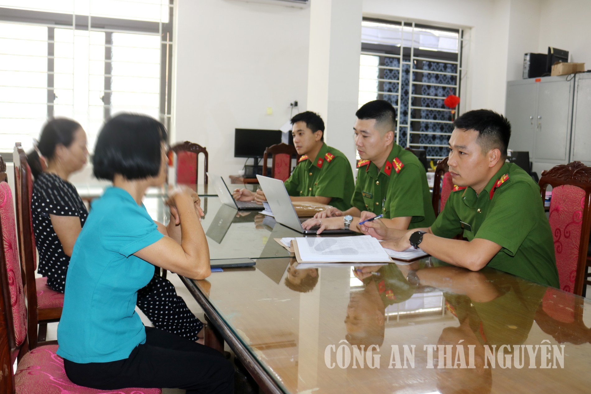 Người bị hại trình báo Cơ quan Công an. Ảnh: Công an Thái Nguyên Người bị hại trình báo Cơ quan Công an. Ảnh: Công an Thái Nguyên