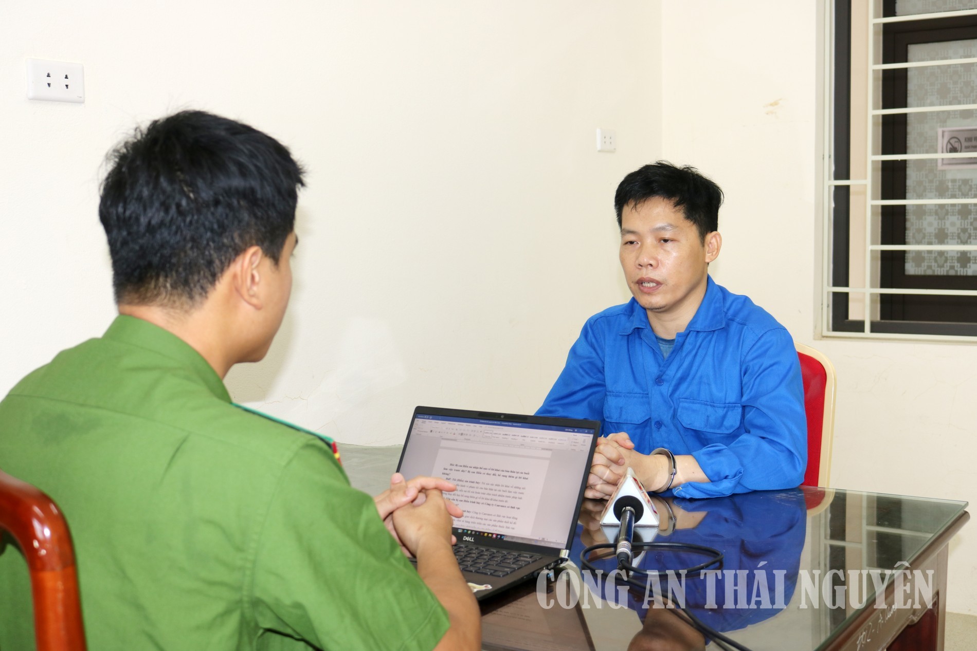 Cơ quan điều tra ấy lời khai đối tượng Lê Trung Hiếu. Ảnh: Công an Thái Nguyên Cơ quan điều tra ấy lời khai đối tượng Lê Trung Hiếu. Ảnh: Công an Thái Nguyên