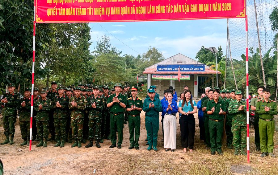 Đồn Biên phòng Sông Trăng phối hợp tổ chức Lễ ra quân hành quân dã ngoại làm công tác dân vận