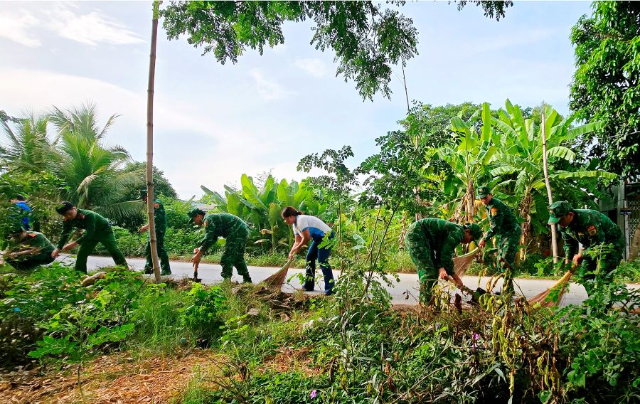 Cán bộ, chiến sĩ Đồn Biên phòng Sông Trăng cùng các đơn vị tham gia dọn dẹp vệ sinh môi trường, phát quang bụi rậm ngay sau lễ ra quân Cán bộ, chiến sĩ Đồn Biên phòng Sông Trăng cùng các đơn vị tham gia dọn dẹp vệ sinh môi trường, phát quang bụi rậm ngay sau lễ ra quân