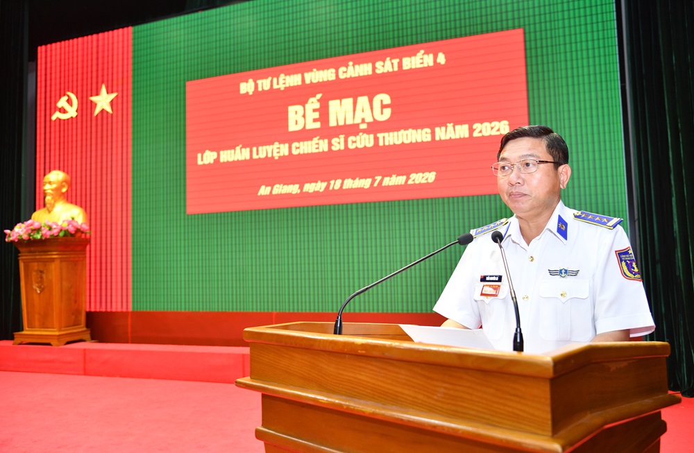 Đại tá Trần Nguyên Lai - Phó Tư lệnh, Tham mưu trưởng Bộ Tư lệnh Vùng Cảnh sát biển 4 phát biểu bế mạc lớp huấn luyện chiến sĩ cứu thương. Đại tá Trần Nguyên Lai - Phó Tư lệnh, Tham mưu trưởng Bộ Tư lệnh Vùng Cảnh sát biển 4 phát biểu bế mạc lớp huấn luyện chiến sĩ cứu thương.