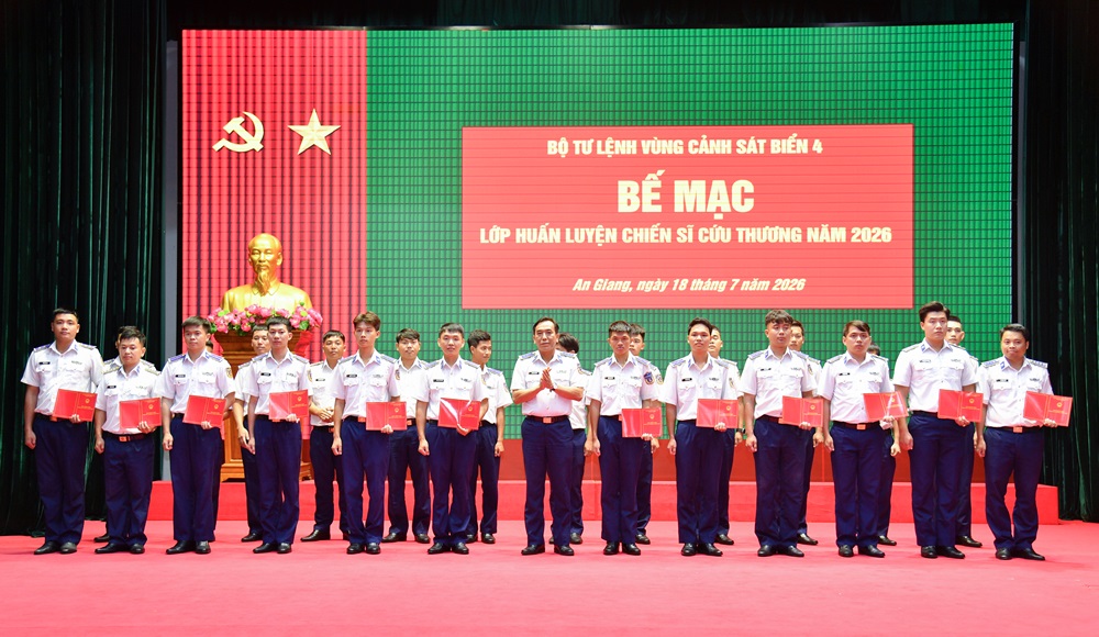 Bộ Tư lệnh Vùng Cảnh sát biển 4 tổ chức huấn luyện lớp chiến sĩ cứu thương