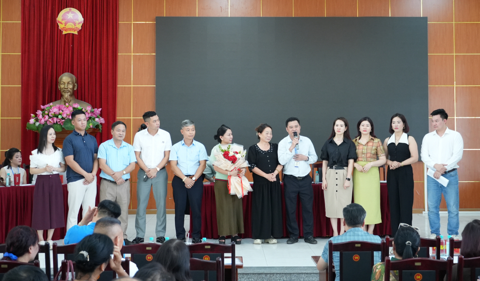 Hội nghị bầu Ban đại diện lâm thời của các nhà đầu tư góp vốn Hội nghị bầu Ban đại diện lâm thời của các nhà đầu tư góp vốn