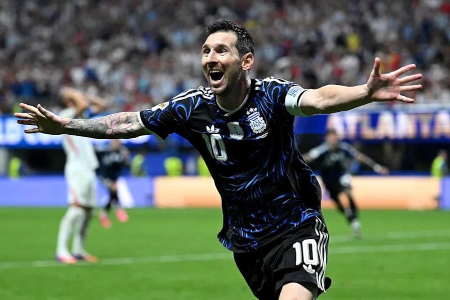 Lionel Messi tỏa sáng, đưa Argentina vào chung kết World Cup 2026 và trở thành ứng viên hàng đầu cho Quả bóng Vàng. Lionel Messi tỏa sáng, đưa Argentina vào chung kết World Cup 2026 và trở thành ứng viên hàng đầu cho Quả bóng Vàng.