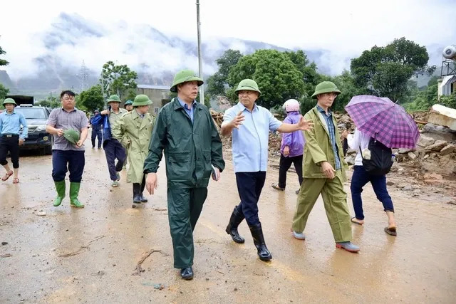 Thứ trưởng Nguyễn Hoàng Hiệp trao đổi với Chủ tịch UBND tỉnh Lai Châu Hà Quang Trung ẢNH: CỤC QUẢN LÝ ĐÊ ĐIỀU VÀ PCTT Thứ trưởng Nguyễn Hoàng Hiệp trao đổi với Chủ tịch UBND tỉnh Lai Châu Hà Quang Trung ẢNH: CỤC QUẢN LÝ ĐÊ ĐIỀU VÀ PCTT