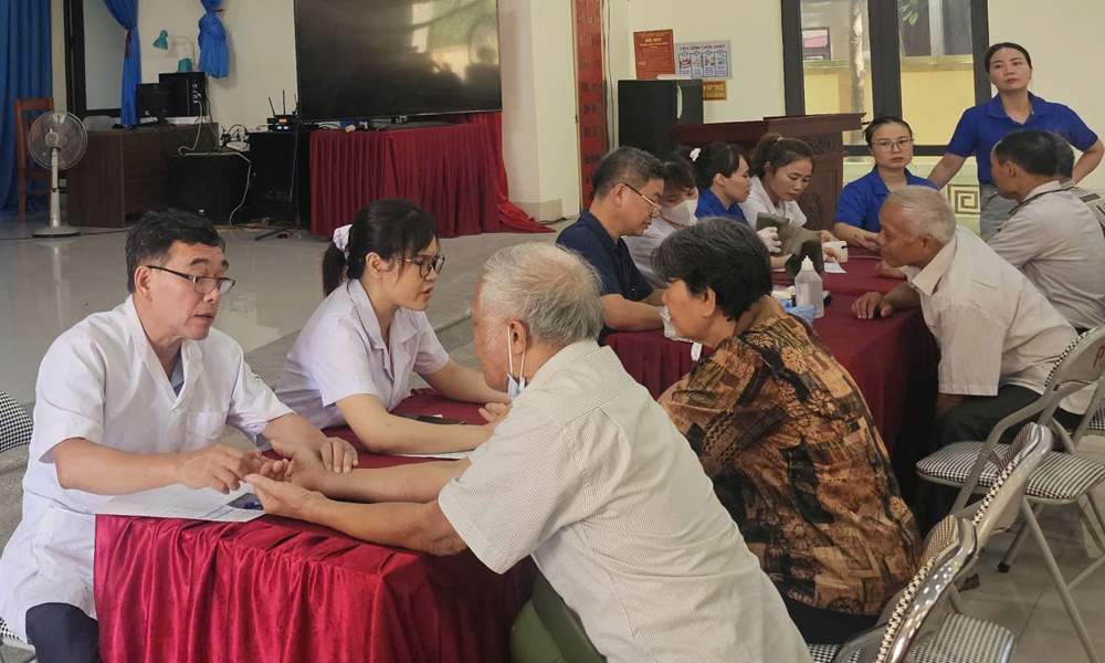 Bắc Ninh: Khám, cấp thuốc miễn phí cho 115 thương binh, bệnh binh