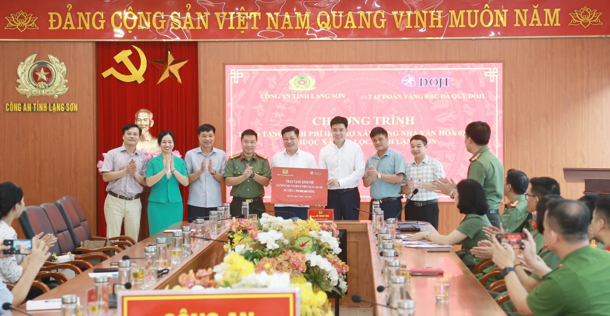 Lạng Sơn: Trao tặng gần 2 tỷ đồng hỗ trợ đường link M88 mới nhất nhà văn hóa thôn tại xã Cao Lộc