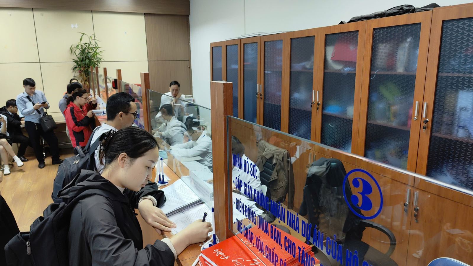 Các văn phòng đăng ký đất đai đang huy động mọi nguồn lực để hoàn thành cơ sở dữ liệu đất đai trong tháng 8. Các văn phòng đăng ký đất đai đang huy động mọi nguồn lực để hoàn thành cơ sở dữ liệu đất đai trong tháng 8.