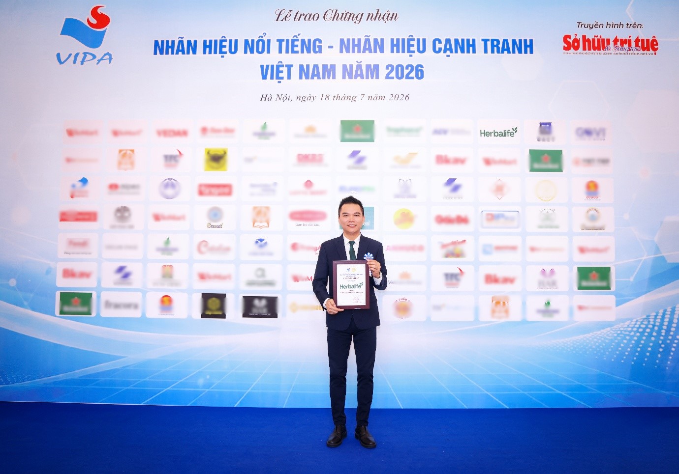 Ông Nguyễn Thành Đạt - Giám đốc Truyền thông cấp cao Herbalife Việt Nam tại sự kiện trao giải Ông Nguyễn Thành Đạt - Giám đốc Truyền thông cấp cao Herbalife Việt Nam tại sự kiện trao giải