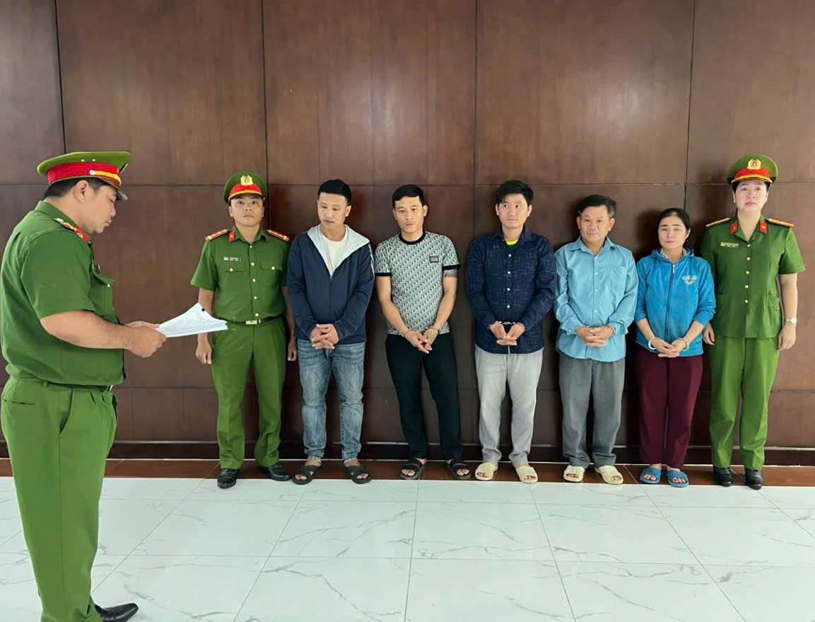 Triệt phá đường dây sản xuất phụ gia thực phẩm giả quy mô lớn, khởi tố 5 đối tượng