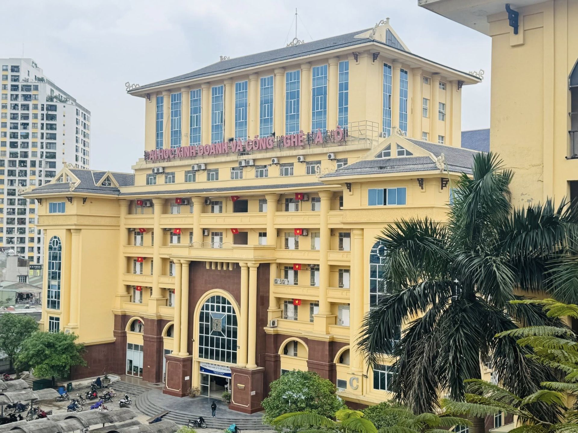 Đại học Kinh doanh và Công nghệ Hà Nội: Kiên định định hướng đào tạo gắn với thực tiễn
