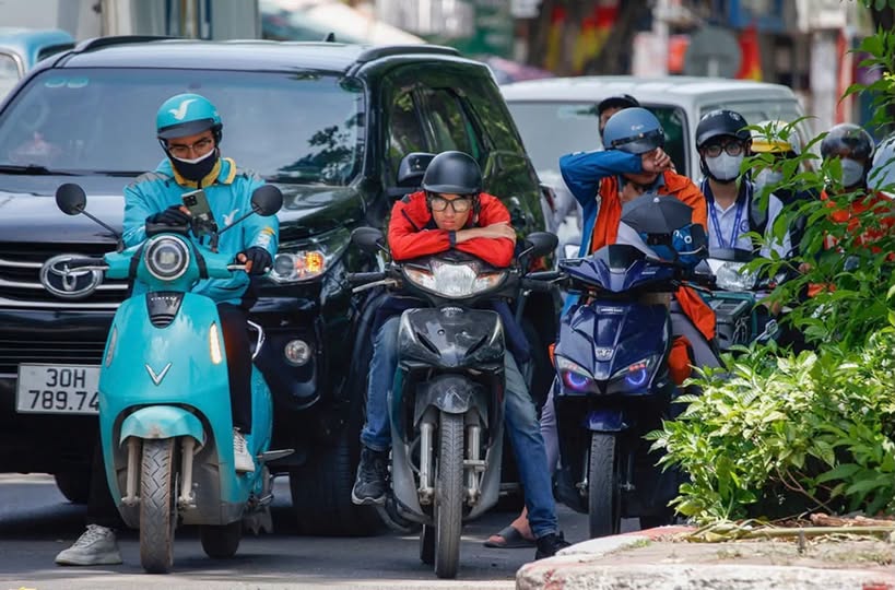 Hà Nội dự kiến hỗ trợ tối đa 20 triệu đồng cho hộ nghèo chuyển sang phương tiện giao thông xanh