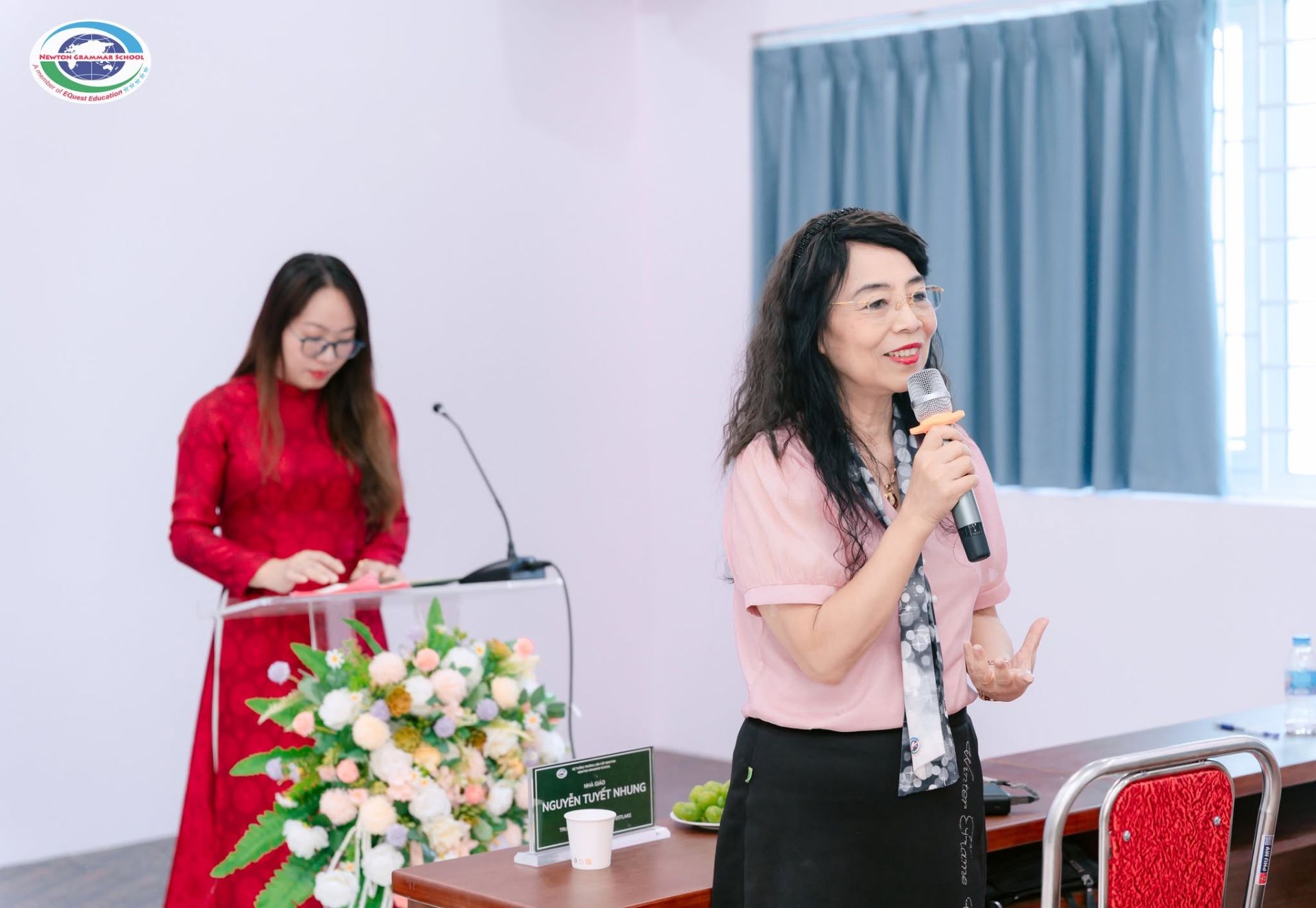 Bà Lê Thị Bích Dung, Nhà sáng lập, Chủ tịch Hội đồng Quản trị Trường Tiểu học - THCS Newton Westlake, Phó Chủ tịch Hội đồng Quản trị Hệ thống Trường Newton phát biểu tại hội thảo Bà Lê Thị Bích Dung, Nhà sáng lập, Chủ tịch Hội đồng Quản trị Trường Tiểu học - THCS Newton Westlake, Phó Chủ tịch Hội đồng Quản trị Hệ thống Trường Newton phát biểu tại hội thảo
