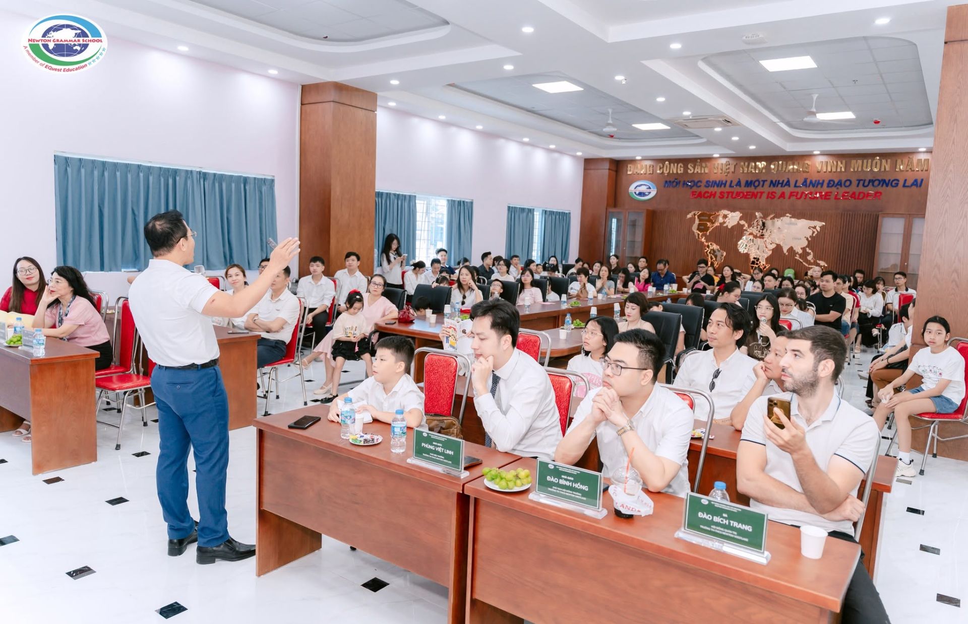 Nuôi dạy con trong kỷ nguyên AI: Newton Westlake kết nối chuyên gia và phụ huynh tìm lời giải cho giáo dục tương lai