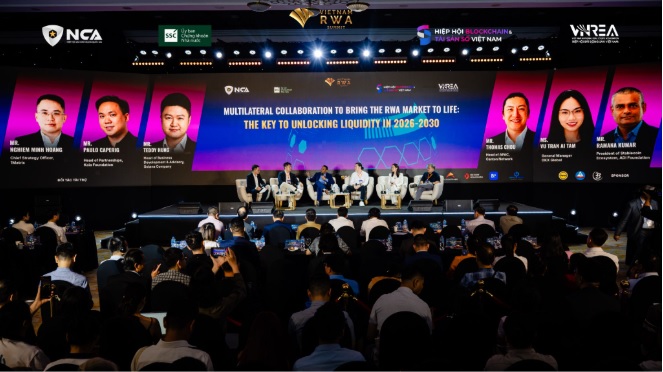 Đại diện các tổ chức blockchain và tài chính quốc tế tại phiên “Hợp tác đa phương hiện thực hóa thị trường RWA: Chìa khóa đột phá thanh khoản giai đoạn 2026 - 2030”. Đại diện các tổ chức blockchain và tài chính quốc tế tại phiên “Hợp tác đa phương hiện thực hóa thị trường RWA: Chìa khóa đột phá thanh khoản giai đoạn 2026 - 2030”.