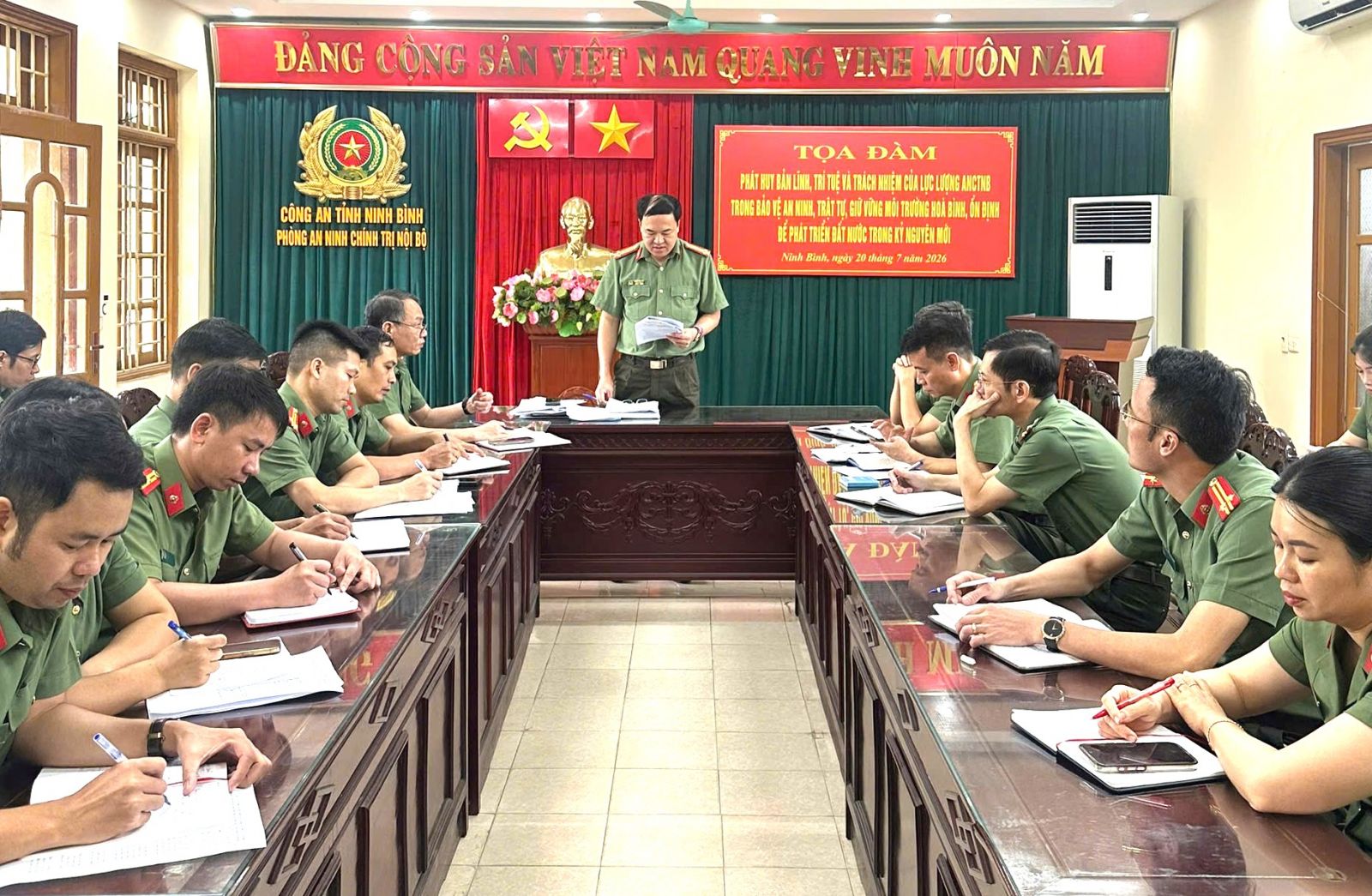 Công an Ninh Bình tọa đàm về nhiệm vụ bảo vệ an ninh, trật tự trong tình hình mới