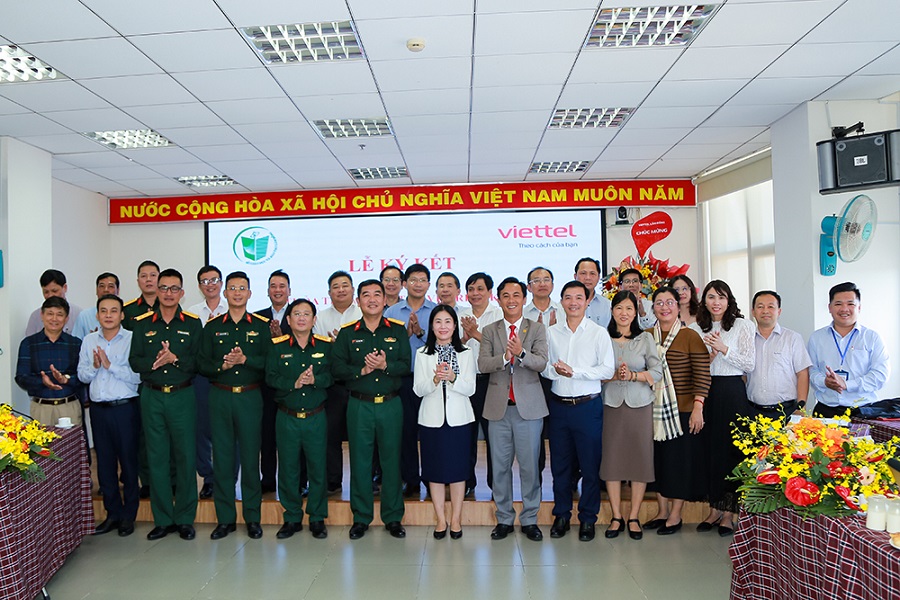 Đại biểu tham dự Lễ ký kết thỏa thuận hợp tác giữa Sở Giáo dục và Đào tạo tỉnh Lâm Đồng và Viettel Lâm Đồng giai đoạn 2026–2030. Đại biểu tham dự Lễ ký kết thỏa thuận hợp tác giữa Sở Giáo dục và Đào tạo tỉnh Lâm Đồng và Viettel Lâm Đồng giai đoạn 2026–2030.