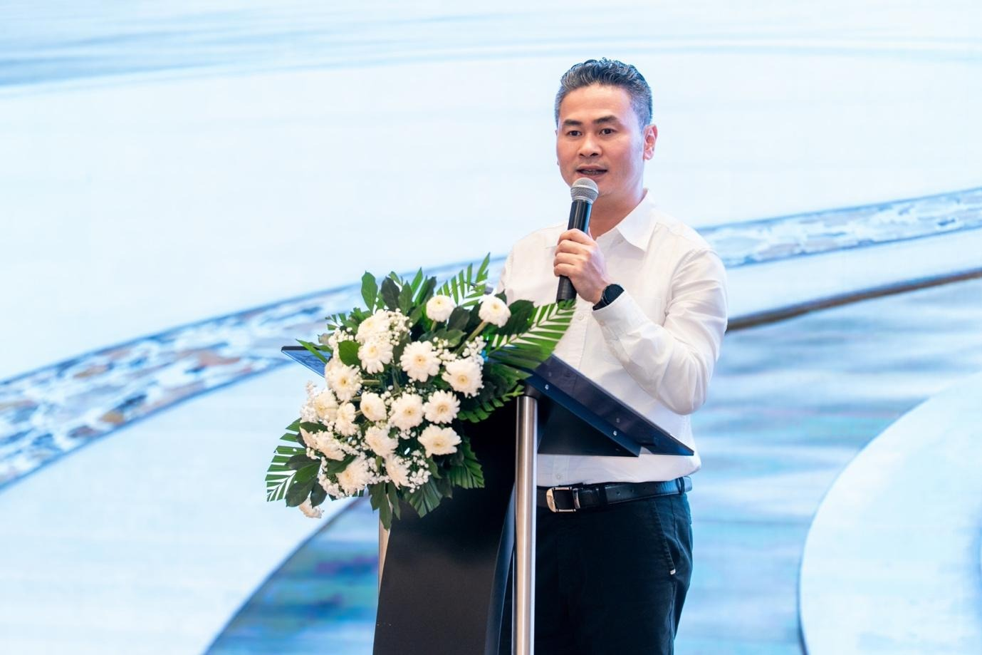 Ông Lê Tiến Dũng – Tổng Giám đốc Công ty cam kết sẽ tiếp tục lấy khách hàng làm trung tâm Ông Lê Tiến Dũng – Tổng Giám đốc Công ty cam kết sẽ tiếp tục lấy khách hàng làm trung tâm