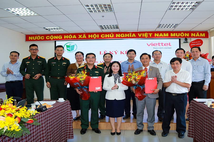 Lãnh đạo Sở Giáo dục và Đào tạo tỉnh Lâm Đồng và Viettel Lâm Đồng tại Lễ ký kết Thỏa thuận hợp tác toàn diện giai đoạn 2026–2030.( Ảnh: VP sở GDĐT) Lãnh đạo Sở Giáo dục và Đào tạo tỉnh Lâm Đồng và Viettel Lâm Đồng tại Lễ ký kết Thỏa thuận hợp tác toàn diện giai đoạn 2026–2030.( Ảnh: VP sở GDĐT)