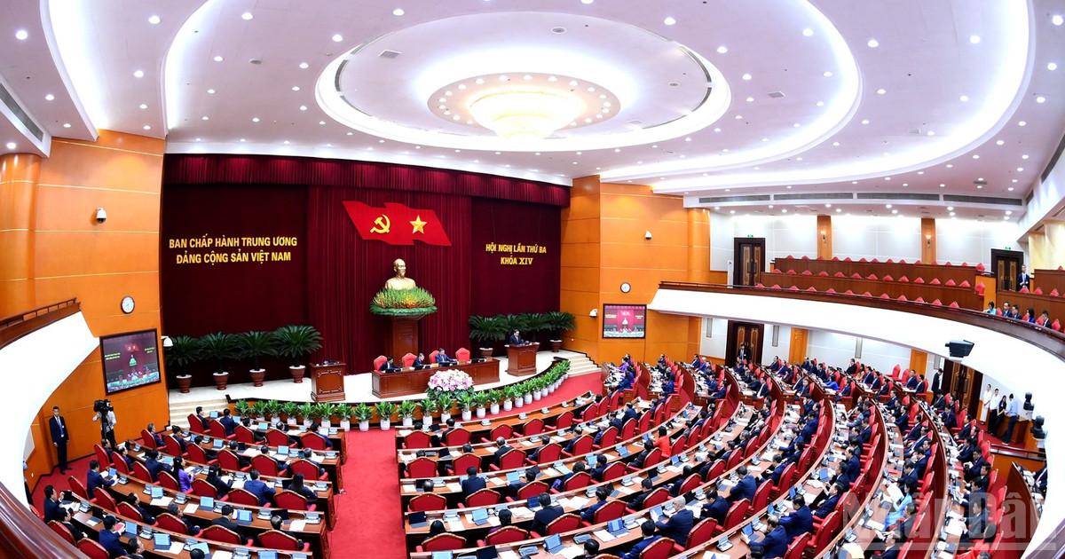 Ngày làm việc thứ nhất Hội nghị lần thứ ba Ban Chấp hành Trung ương Đảng khóa XIV